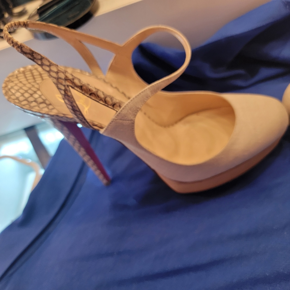 Christian Louboutin women's heels size 40 - Picture 3 of 6